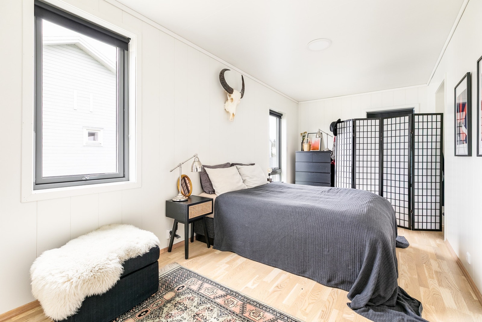 Med nesten 18 kvm. er hovedsoverommet utpreget stort i forhold til leilighetens totale areal. Galleribilde