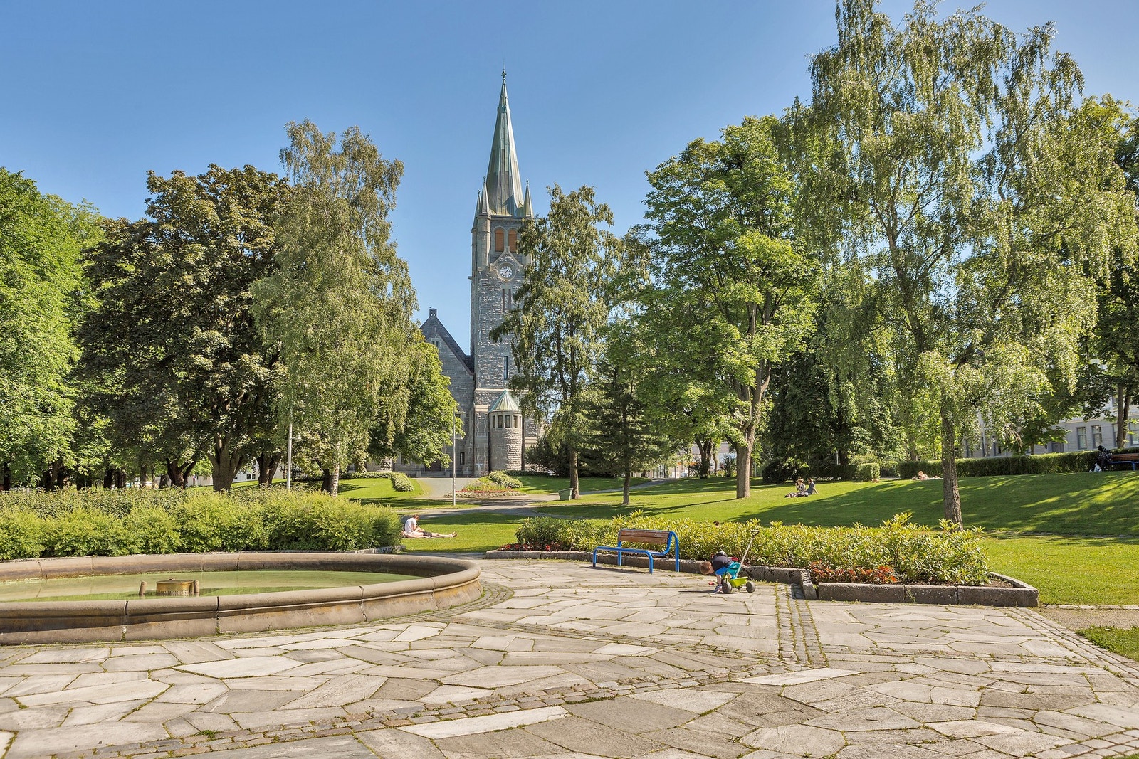 Like i nærheten av boligen finner du Lademoparken, en flott park ved Lademoen Kirke. Galleribilde