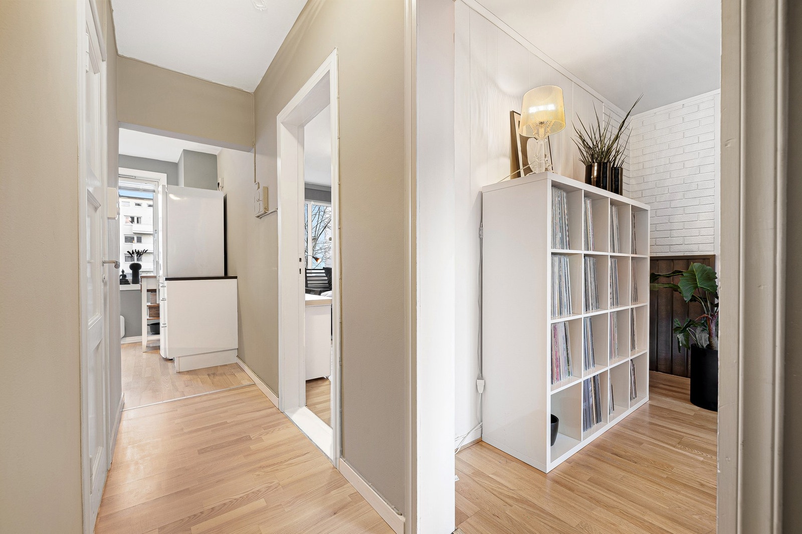 Entreen er på 4,4 kvm og gir adkomst til alle rom i leiligheten. Galleribilde