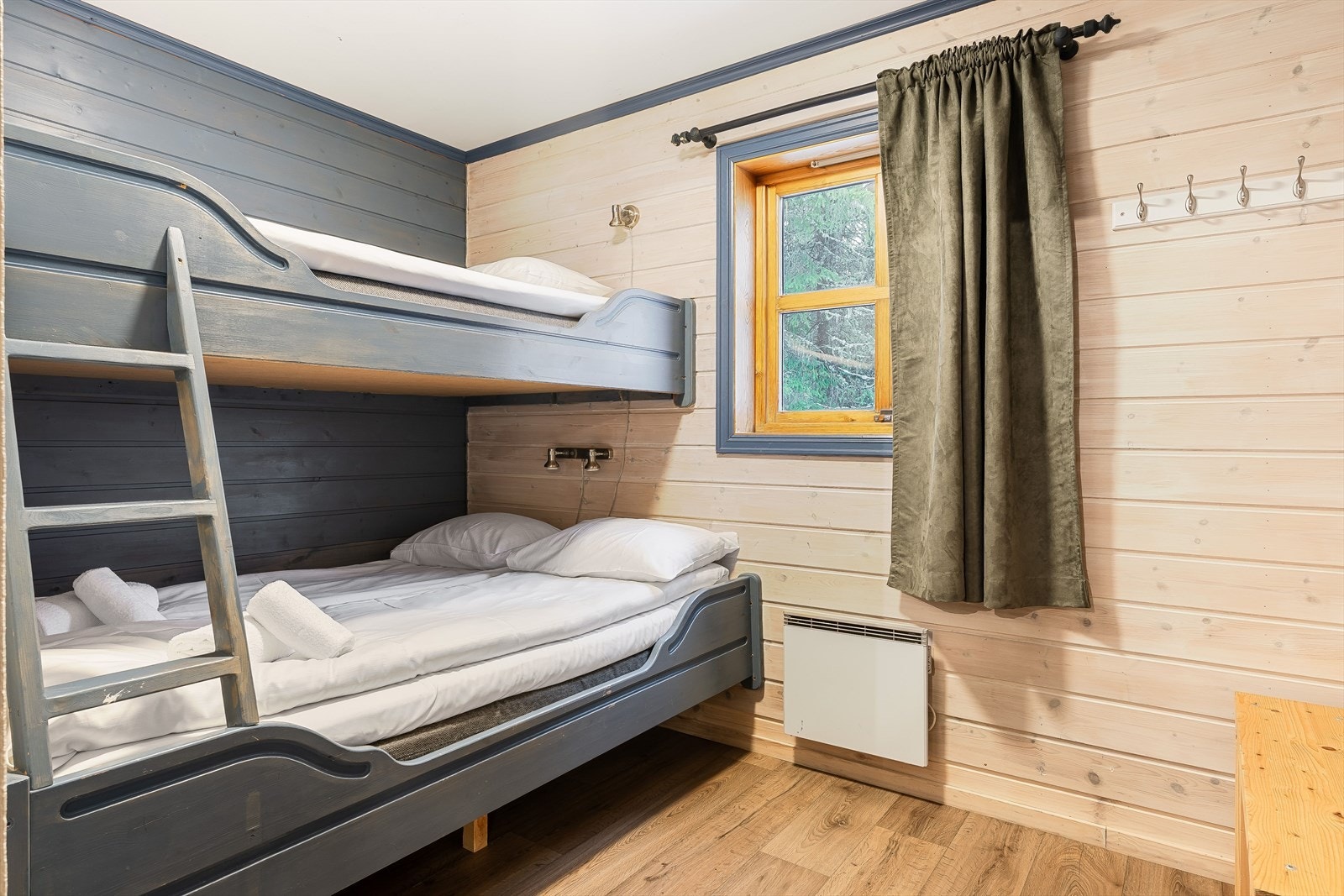 Soverom 2 er innredet med en praktisk familiekøye. Galleribilde