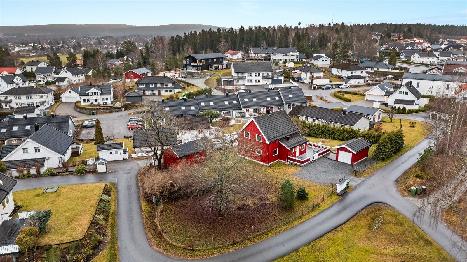 Området byr på flotte turområder, og vinterstid prepareres det skiløyper i Staviåsen. Galleribilde