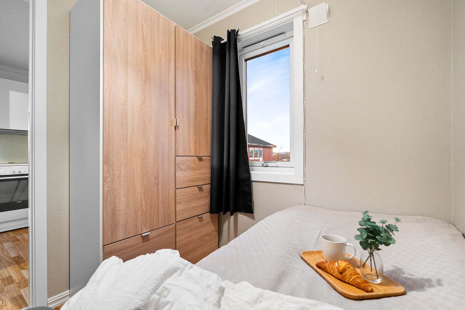 Soverommet er utstyrt med et praktisk garderobeskap. Galleribilde