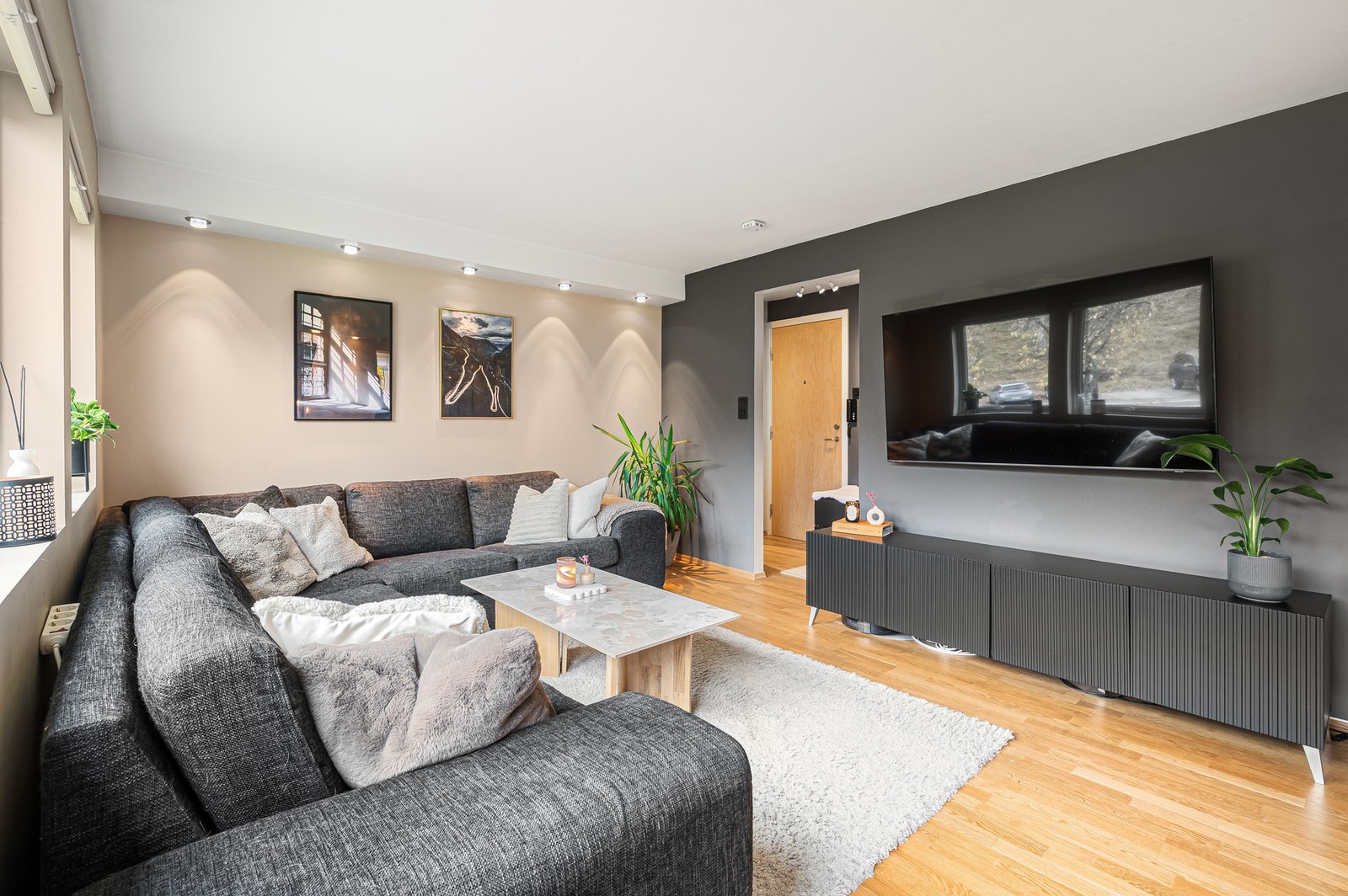 Stuen måler hele 19,5 m² Galleribilde