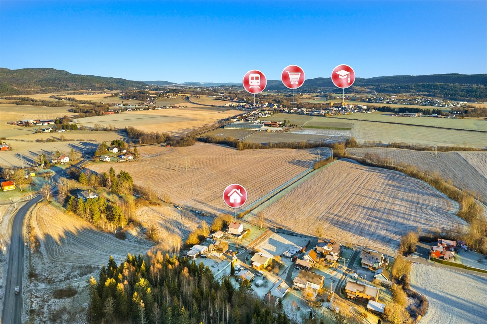 Det er kort vei til Sande sentrum hvor du finner jernbanestasjon, dagligvarebutikker, skoler, barnehager og andre servicetilbud. Galleribilde