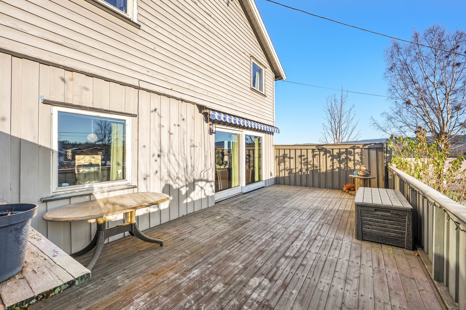 Utgang til stor veranda fra stuen. Galleribilde