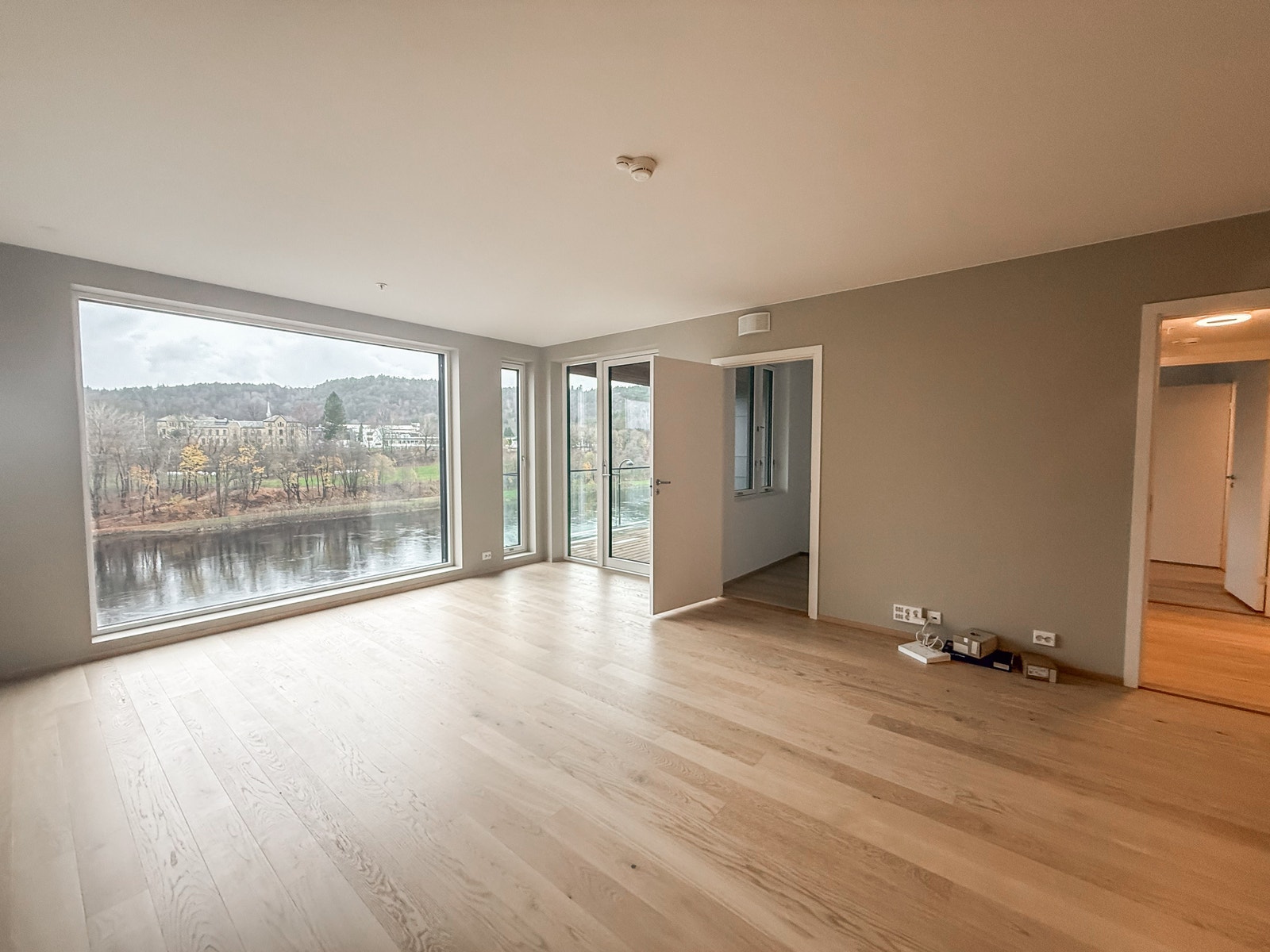 Fra kjøkkenet mot stuen Galleribilde