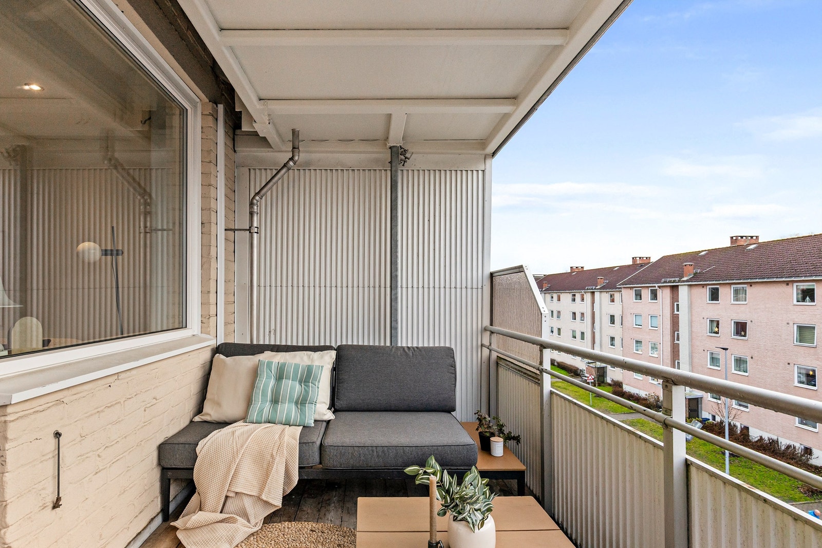 En lekker og attraktiv 3-roms med god planløsning, herlig balkong og nærhet til det du har behov for i hverdagen! Galleribilde