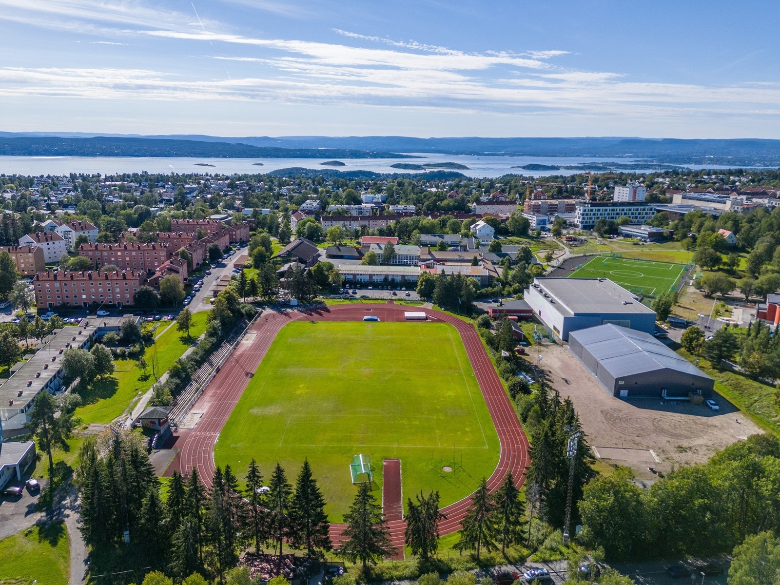 Lambertseter har et idrettsanlegg (Lambertseter Idrettspark) med flere fotballbaner, inkludert minst én kunstgressbane (en 11er-bane) samt en naturgressbane, som drives av Lambertseter IF, som også administrerer selve anlegget. Galleribilde