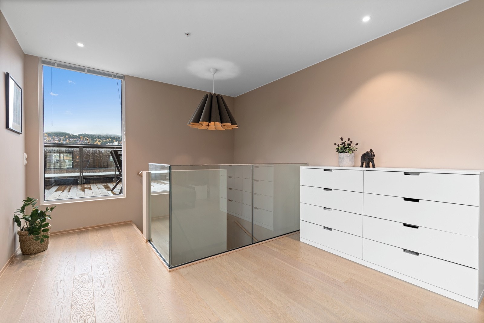 I tredje etasje finner du en lys loftstue Galleribilde