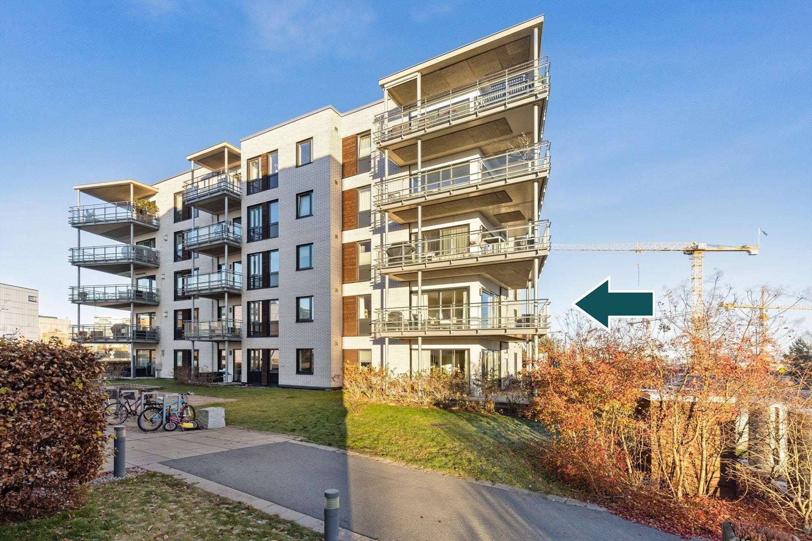 En sydvendt hjørnebalkong på hele 24 m² Galleribilde