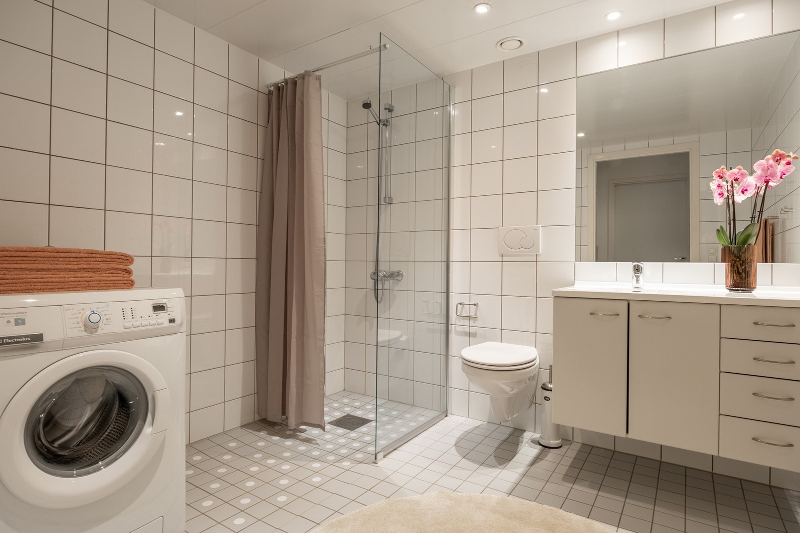 Opplegg for vaskemaskin på badet Galleribilde