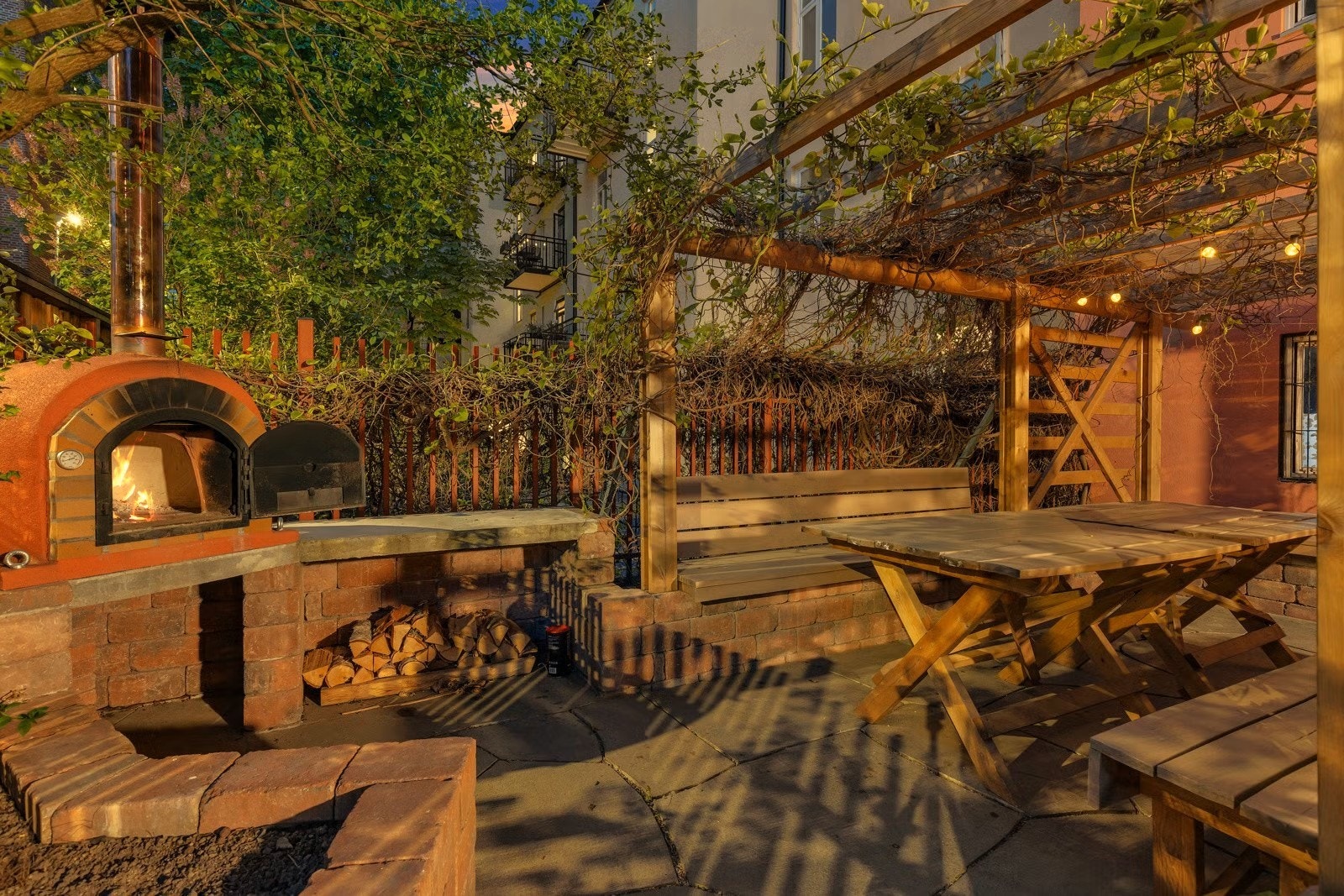 På kvelden er stemningen lun og behagelig. Galleribilde