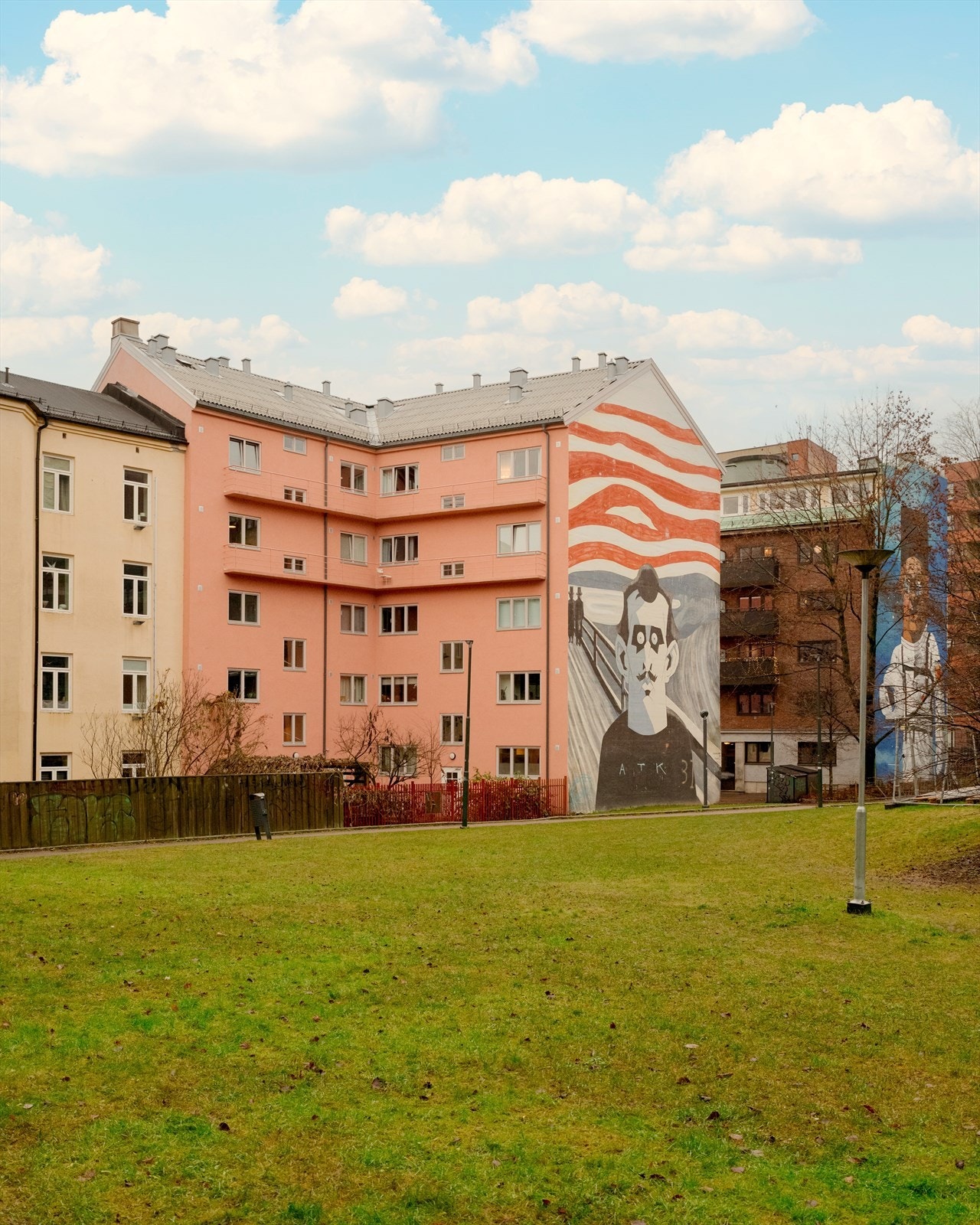 Dette er en fantastisk beliggenhet for deg som ønsker å bo stille, men likevel supersentralt. Galleribilde