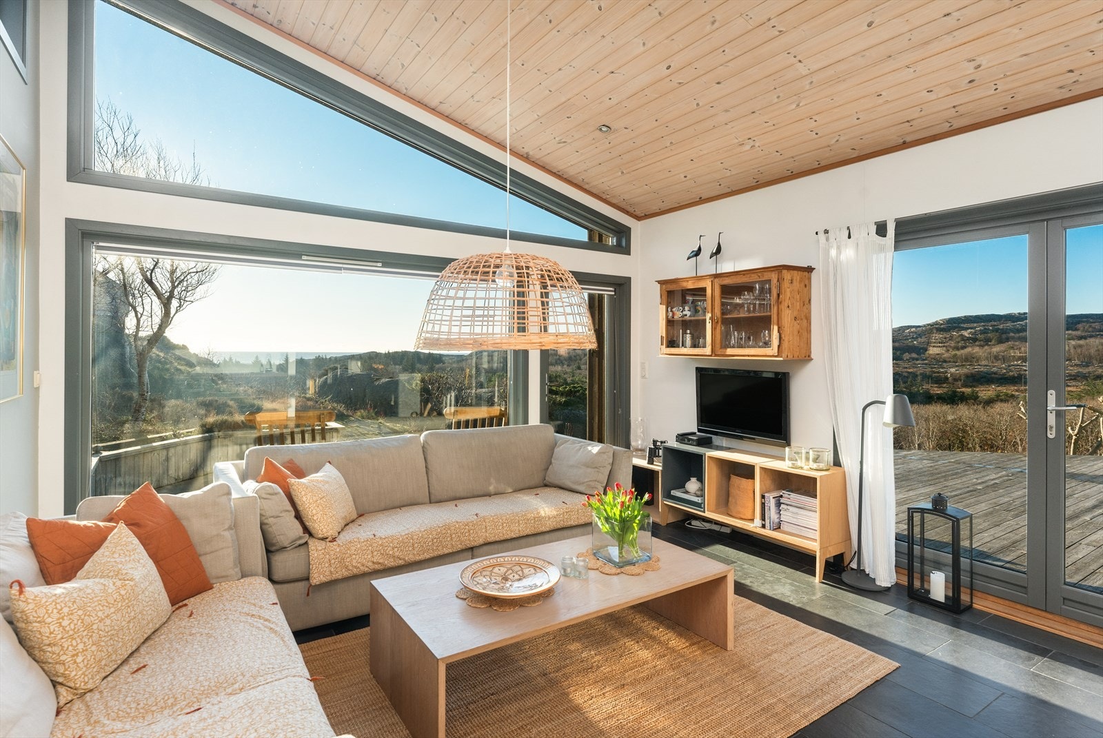 Enormt fin utsikt fra flere steder i hytta Galleribilde