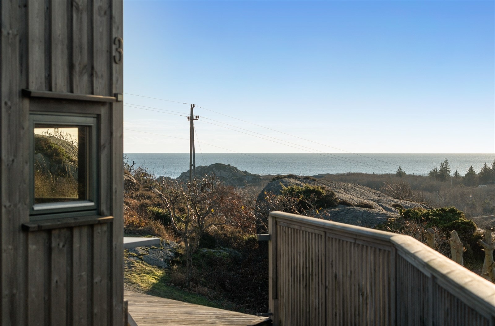 Det er opparbeidet mange uteplasser slik at det er flere muligheter for å sitte i le Galleribilde