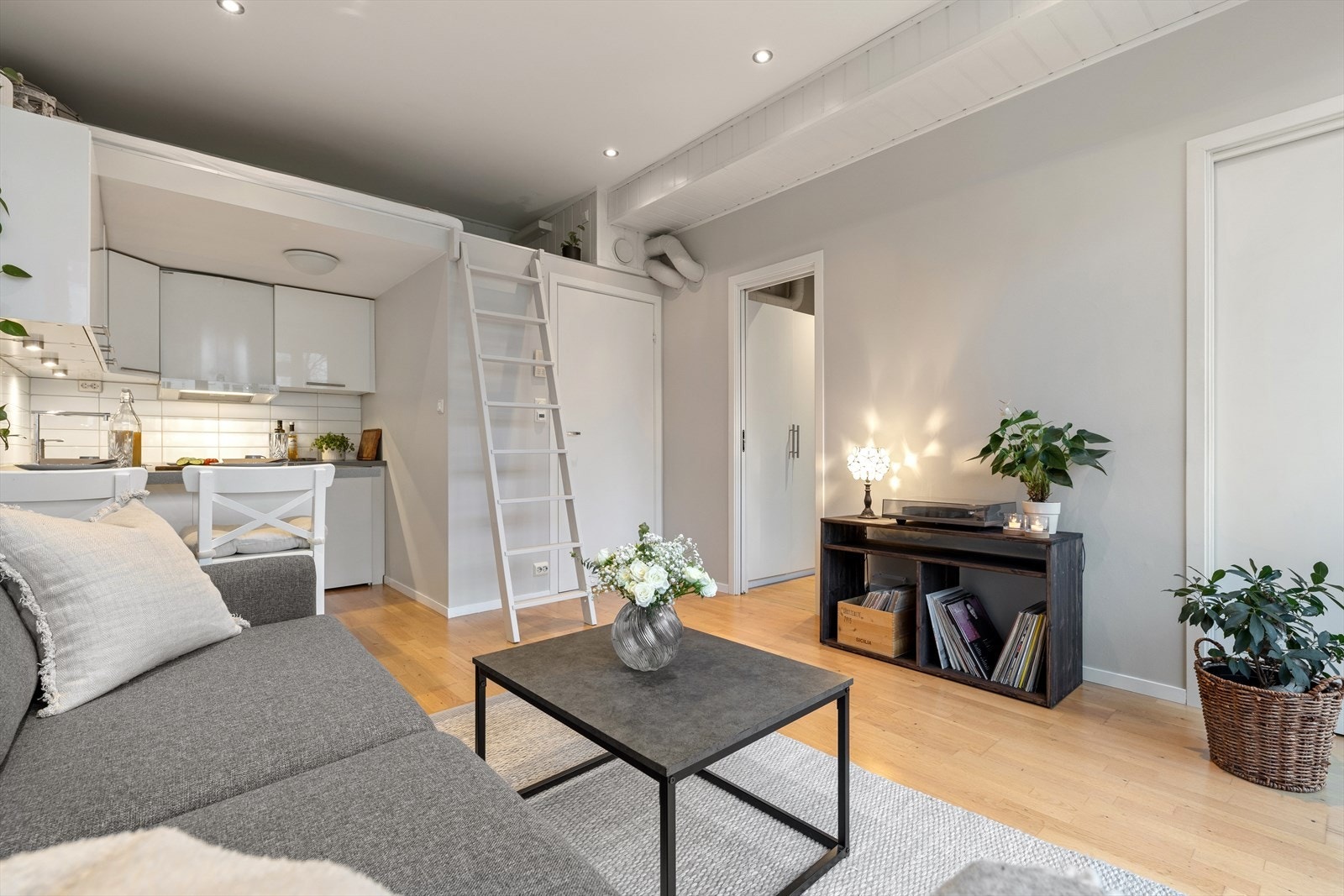 Bygget er opprinnelig fra 1960, men ble bygget om og renovert i 2007. Galleribilde