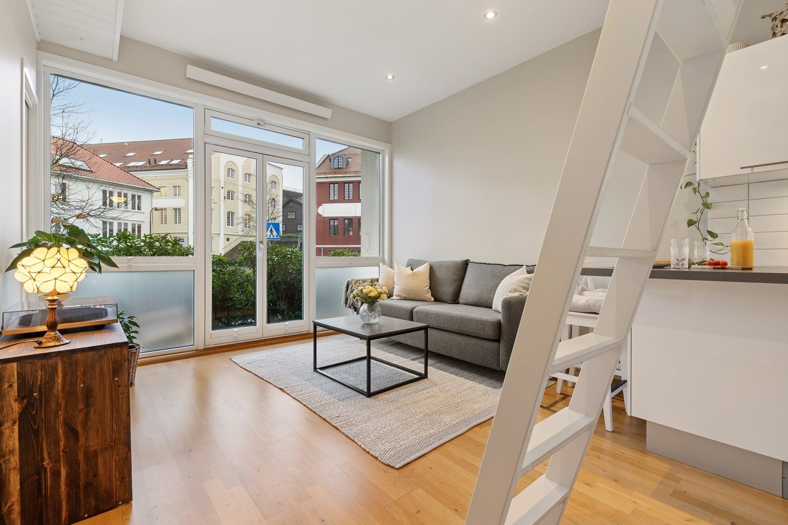 DNB Eiendom V/Simen Rossebø Fosen har gleden av å presentere Verven 2A - En lys og lettstelt 2-roms leilighet med sentral beliggenhet like ved Badedammen i Stavanger. Galleribilde