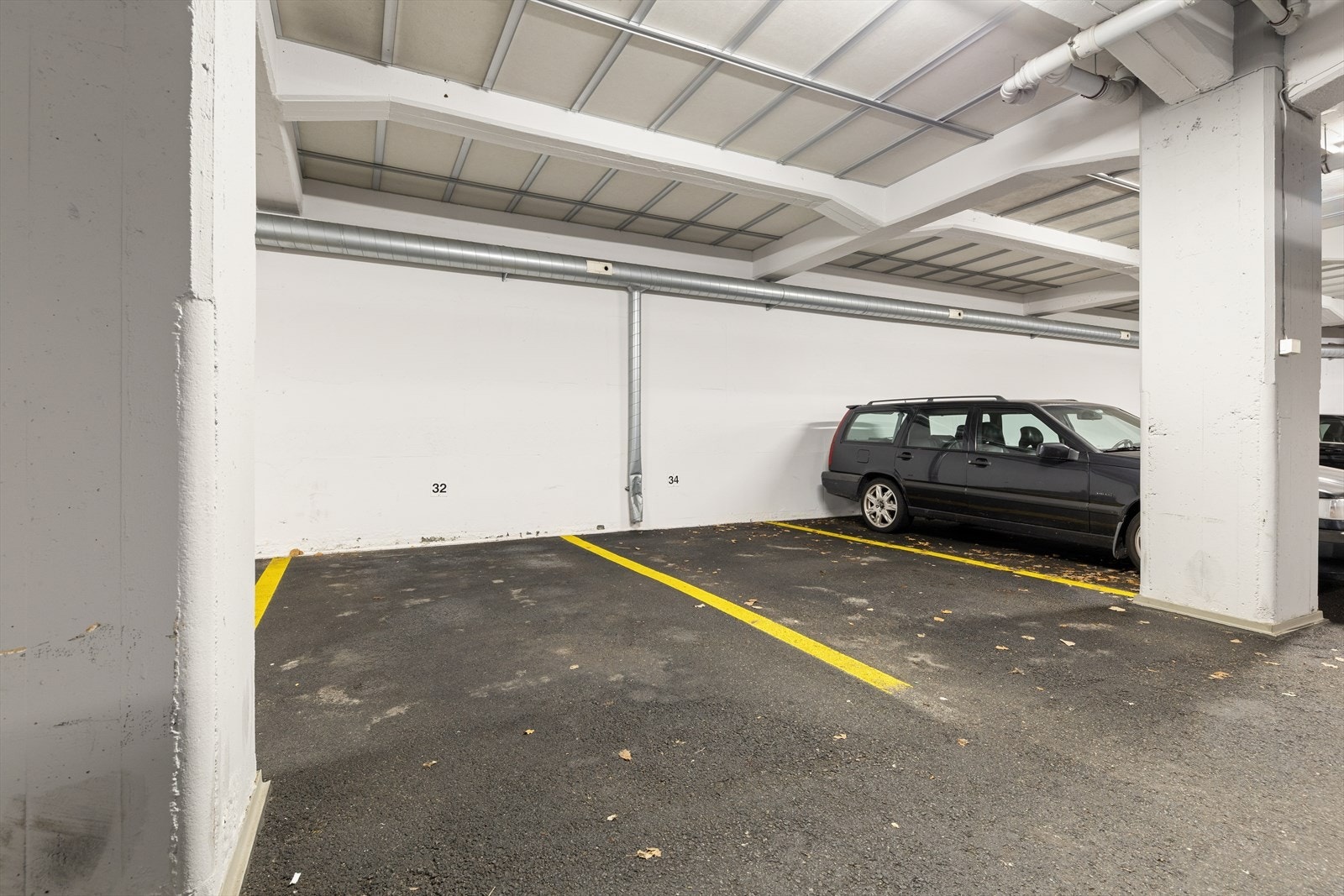 Leiligheten disponerer fast parkeringsplass i garasjeanlegg. Galleribilde