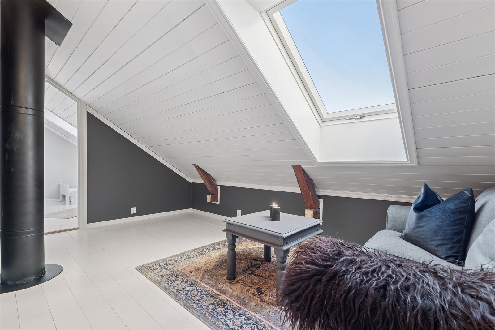 I andre etasje er det også en en praktisk loftstue. Galleribilde