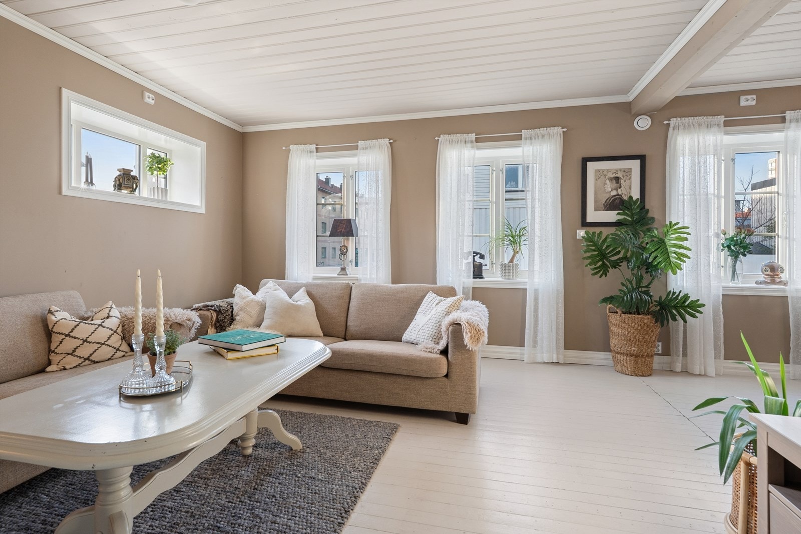 Herlig stueavdeling med god møbleringsfrihet. Galleribilde