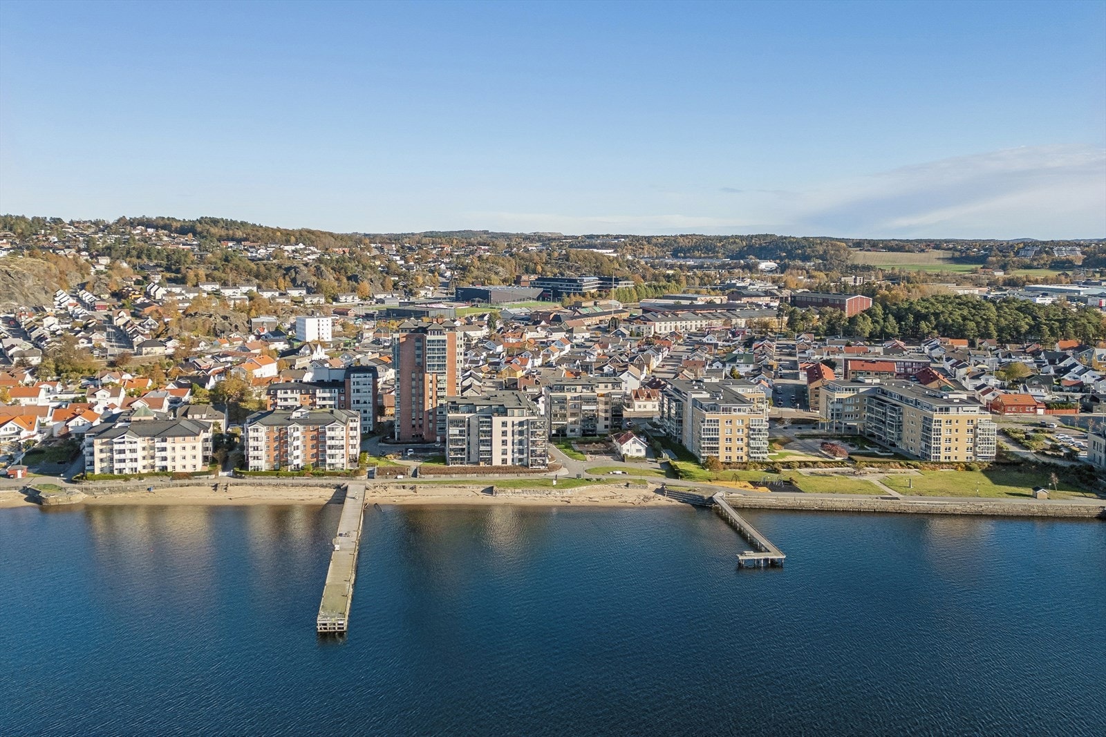 Området er svært populært, ikke minst på grunn av sin sentrale beliggenhet med gangavstand til skoler, barnehager, offentlig kommunikasjon i tillegg til fjorden og kaien. Galleribilde