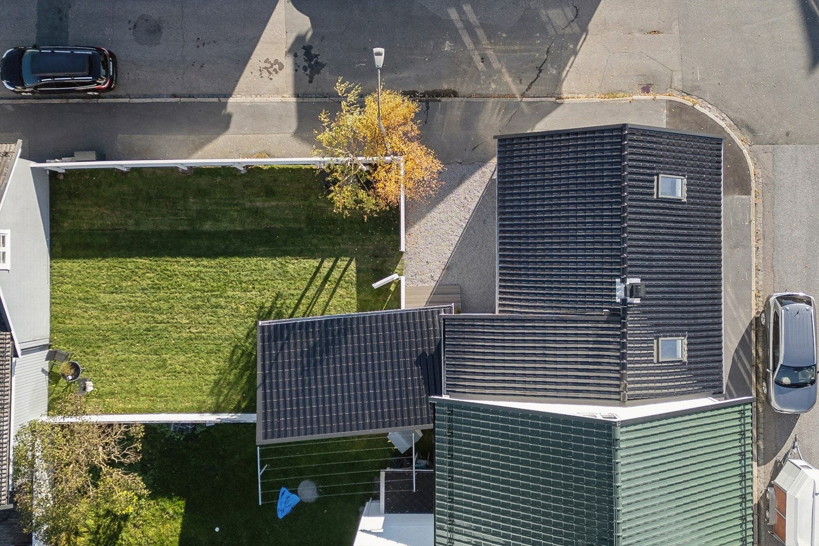 Det er parkering på egen tomt, og egen, skjermet hage. Galleribilde