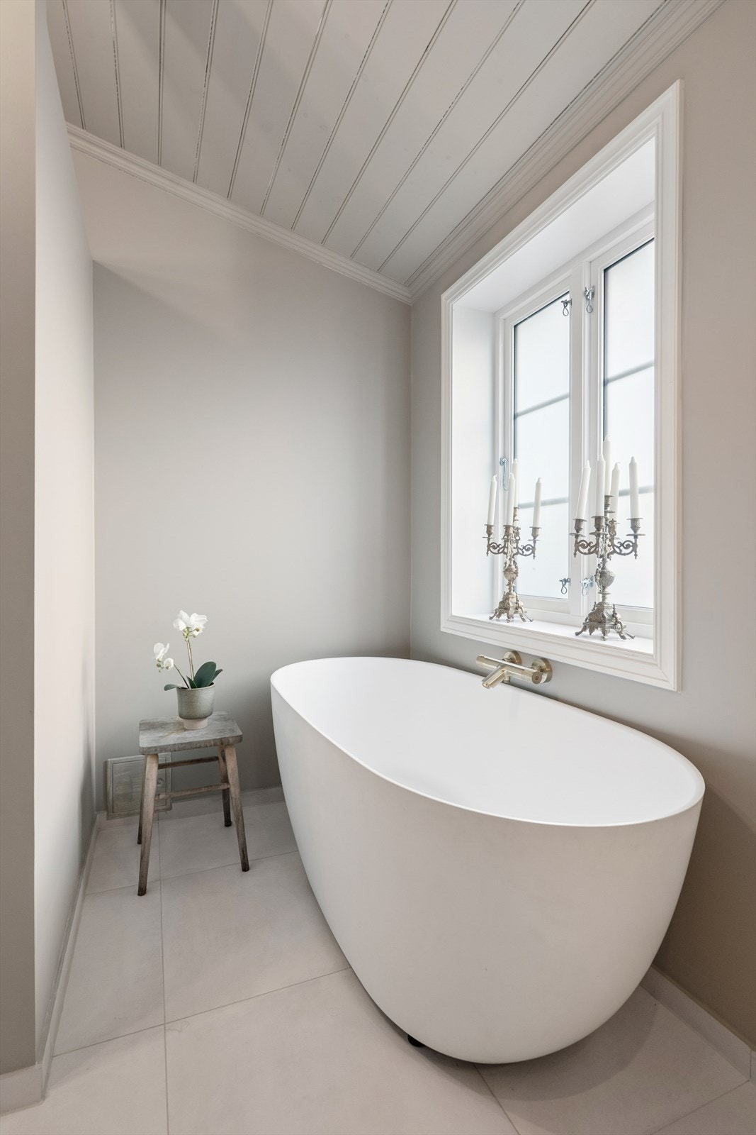 Moderne og deilig badekar som inviterer til avslappende stunder. Galleribilde