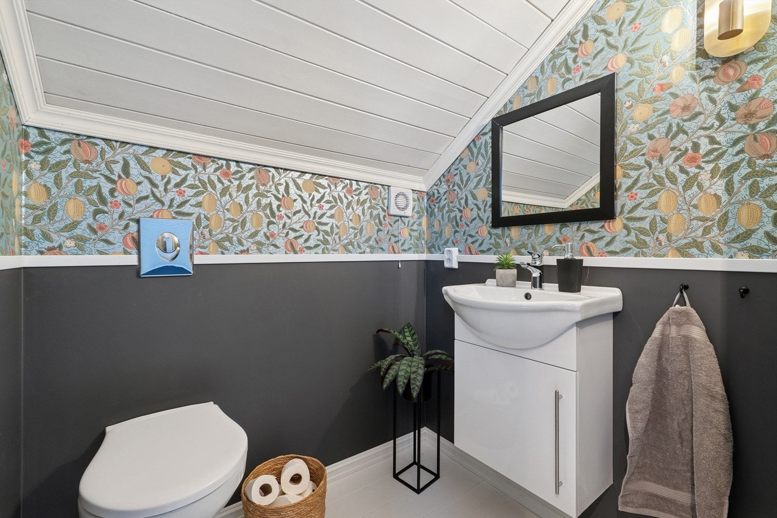 Praktisk toslettrom i andre etasje. Galleribilde