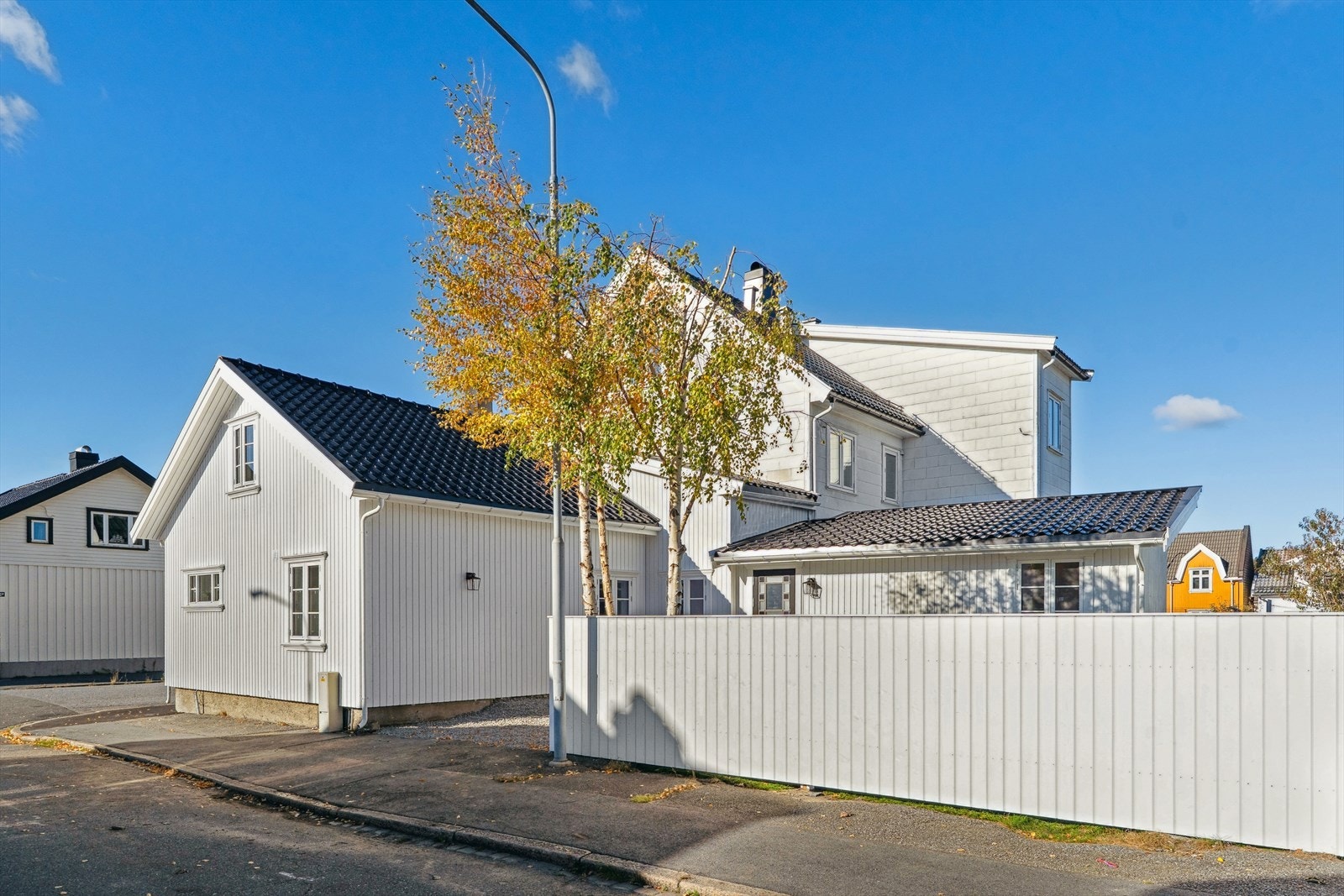 Eneboligen er fra 1850, og har gjennomgått omfattende oppgraderinger i perioden 2023-2024. Galleribilde