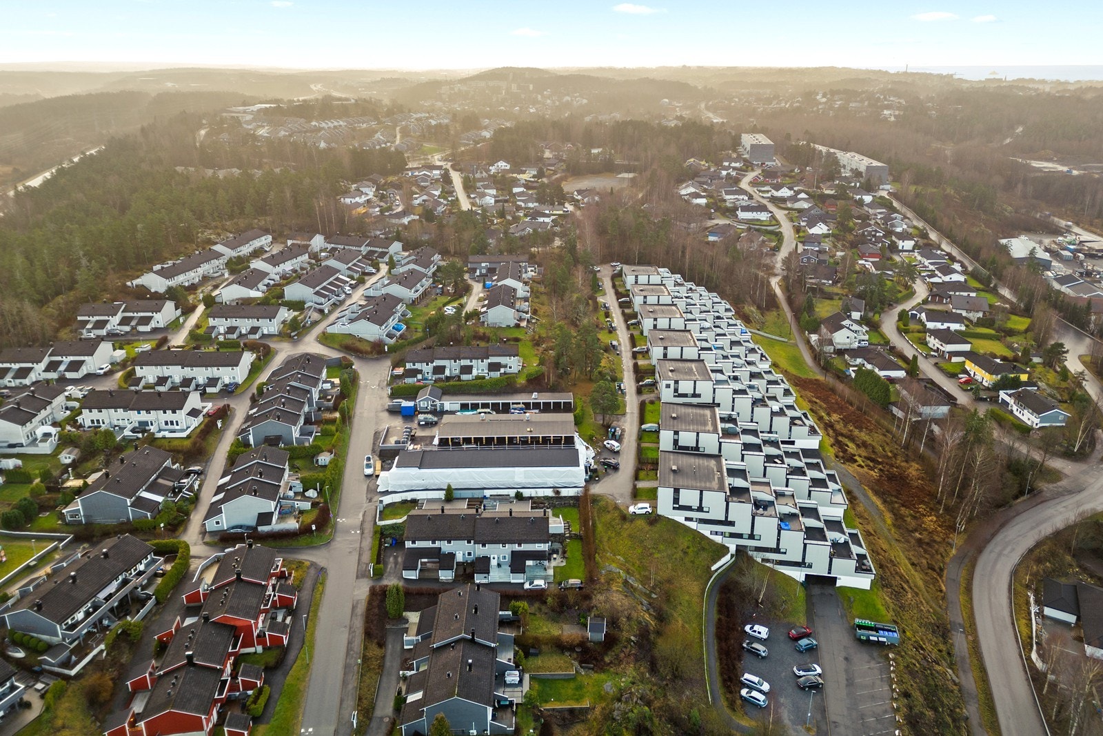 Området er preget av rolige boligveier og grønne fellesarealer. Galleribilde
