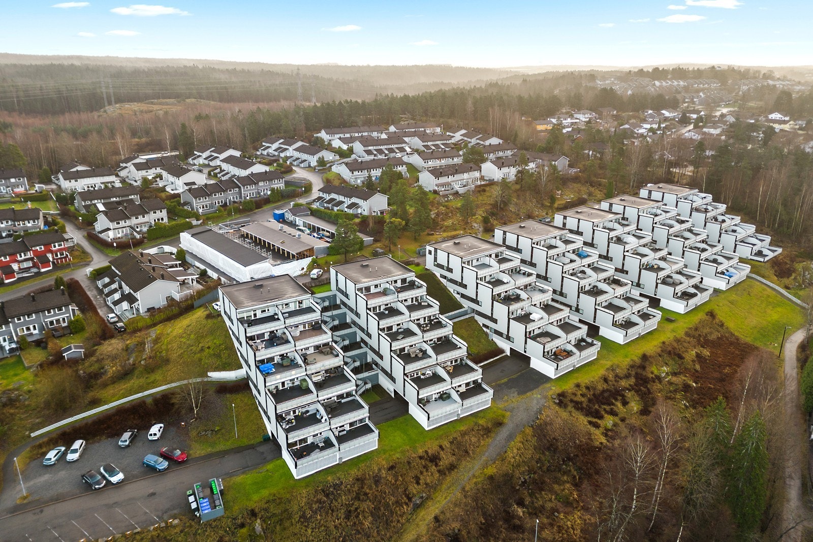 Terrasseblokkene er plassert slik at de utnytter utsikten og solforholdene. Galleribilde
