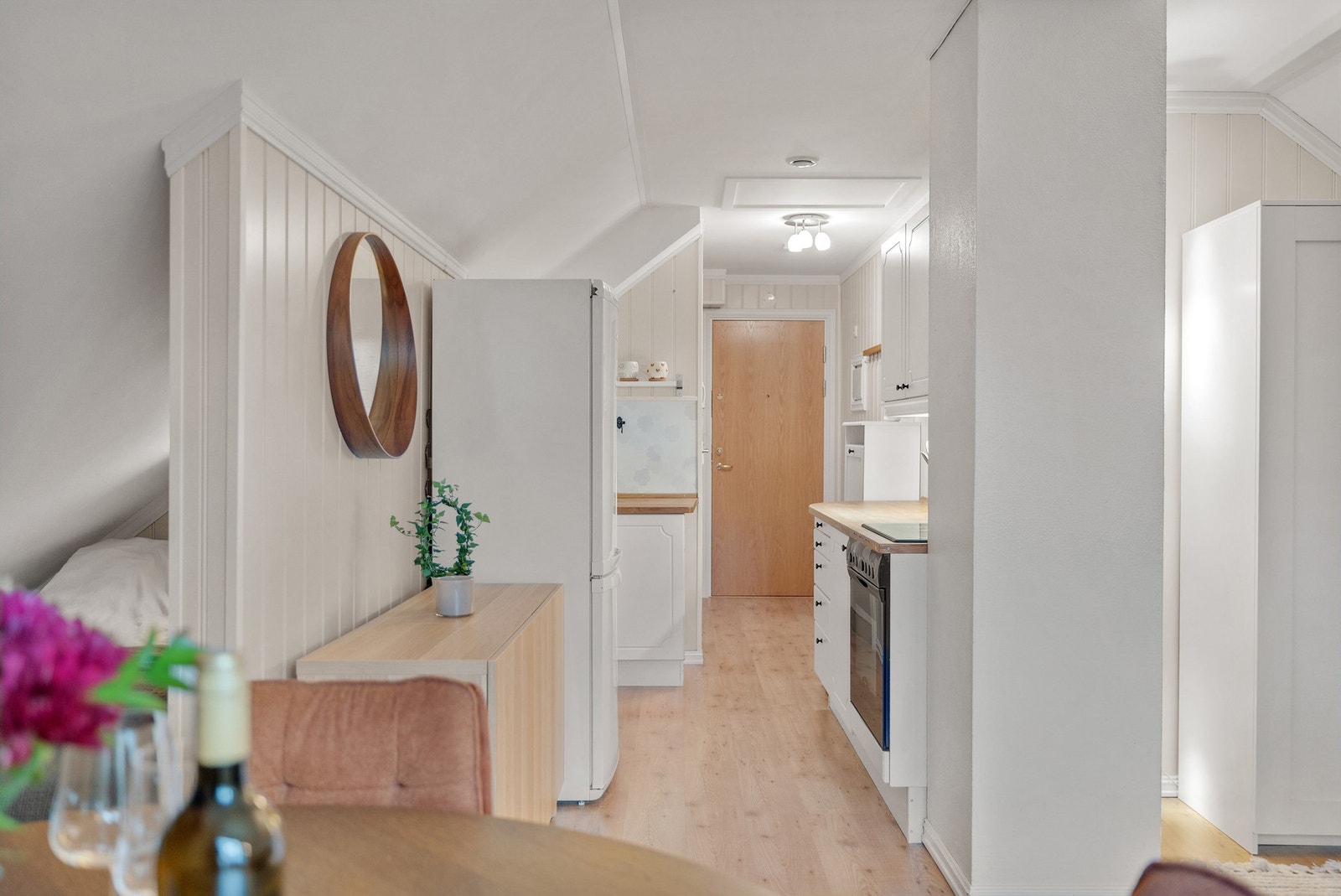 Åpen løsning til kjøkkenet. Galleribilde