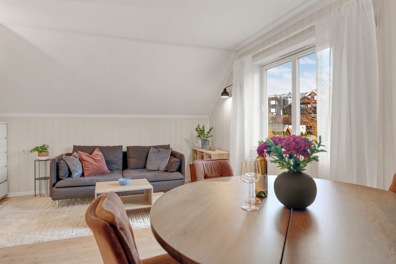 Leiligheten har en effektiv planløsning med stor gulvflate og godt utnyttet plass. Galleribilde