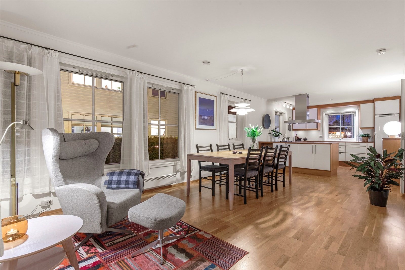 Den åpne og sosiale planløsningen gir god plass og fleksible innredningsmuligheter. Galleribilde