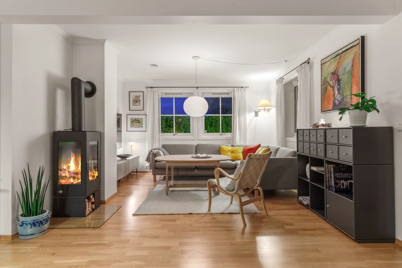 Peisen tilfører rommet både varme og hygge. Galleribilde