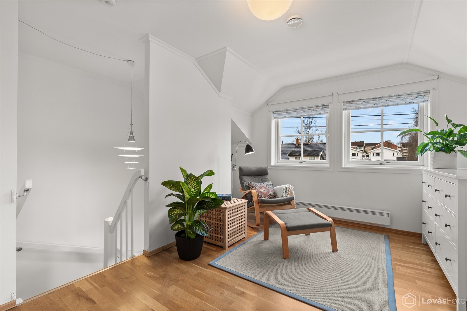 I 2. etasje finner du soveromsavdelingen med 3 soverom, loftstue og et stort baderom. Galleribilde