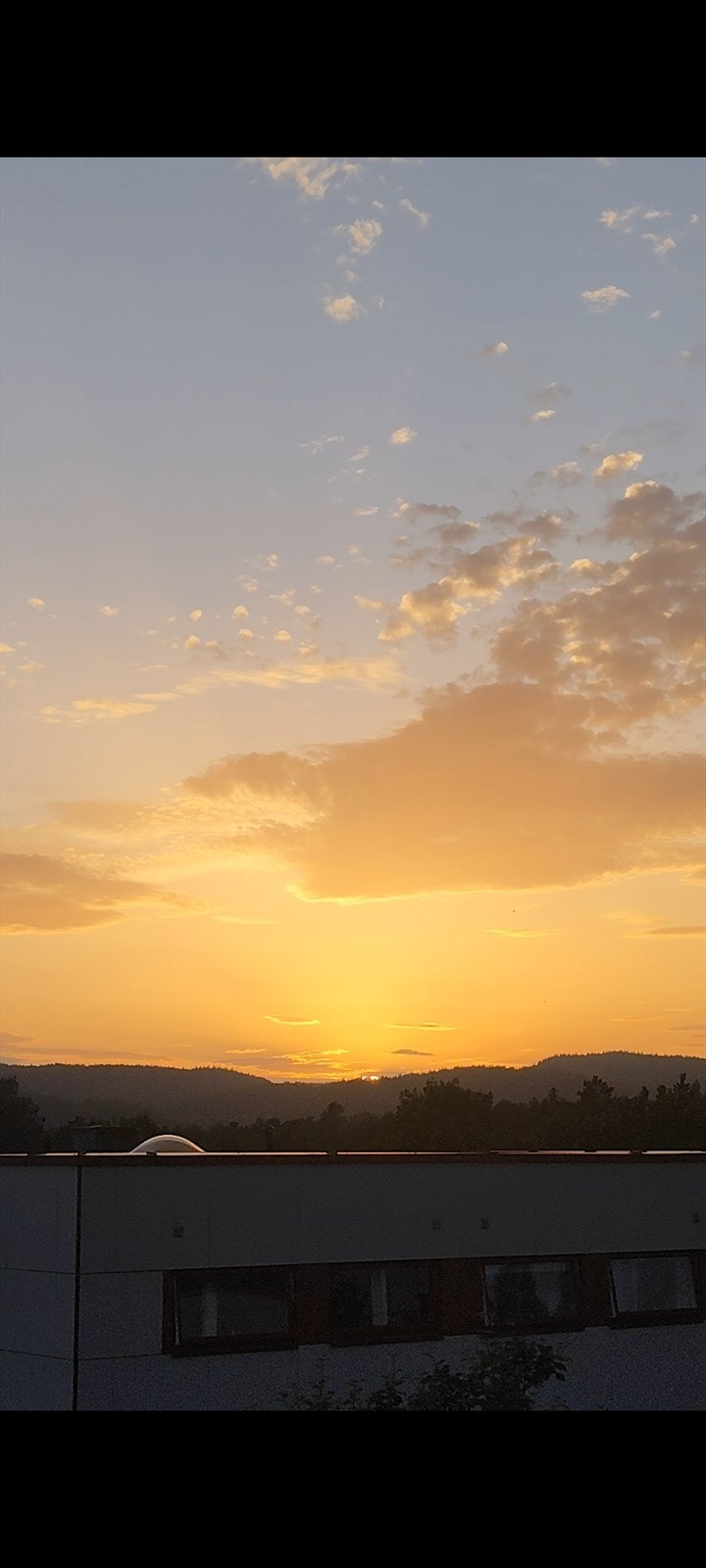 Selgers eget bilde av en vakker solnedgang - sett fra stuen Galleribilde