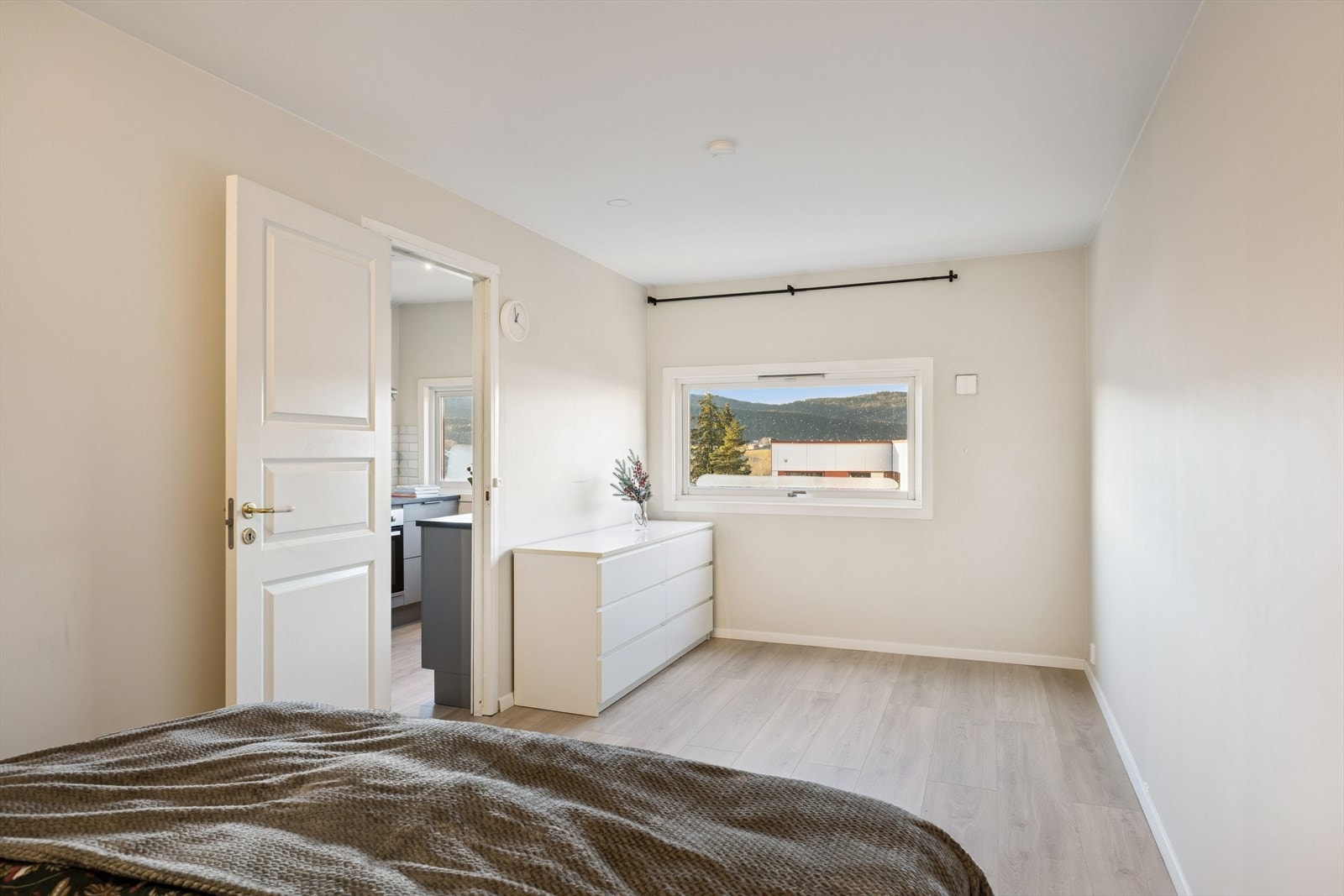 Flere leiligheter har delt av soverommet for å skape alkove eller walk-in-garderobe, som gir økt fleksibilitet og bedre utnyttelse av arealet. Galleribilde