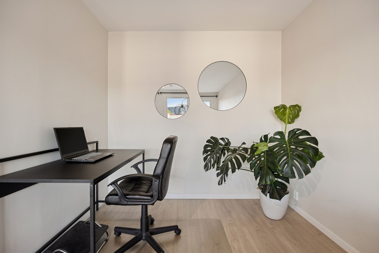 Stuen har flere naturlige soner med mange bruksområder Galleribilde