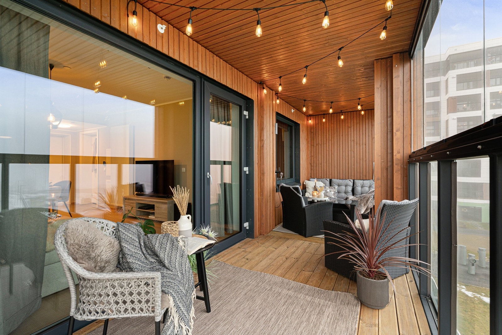 Innglasset balkong på hele 12,7 kvm. Galleribilde