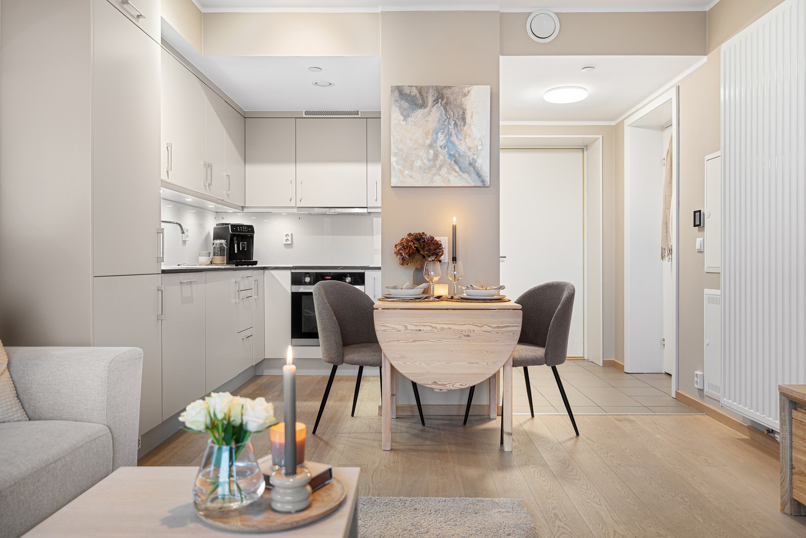 Boligen har oppvarming gjennom fjernvarme. Galleribilde