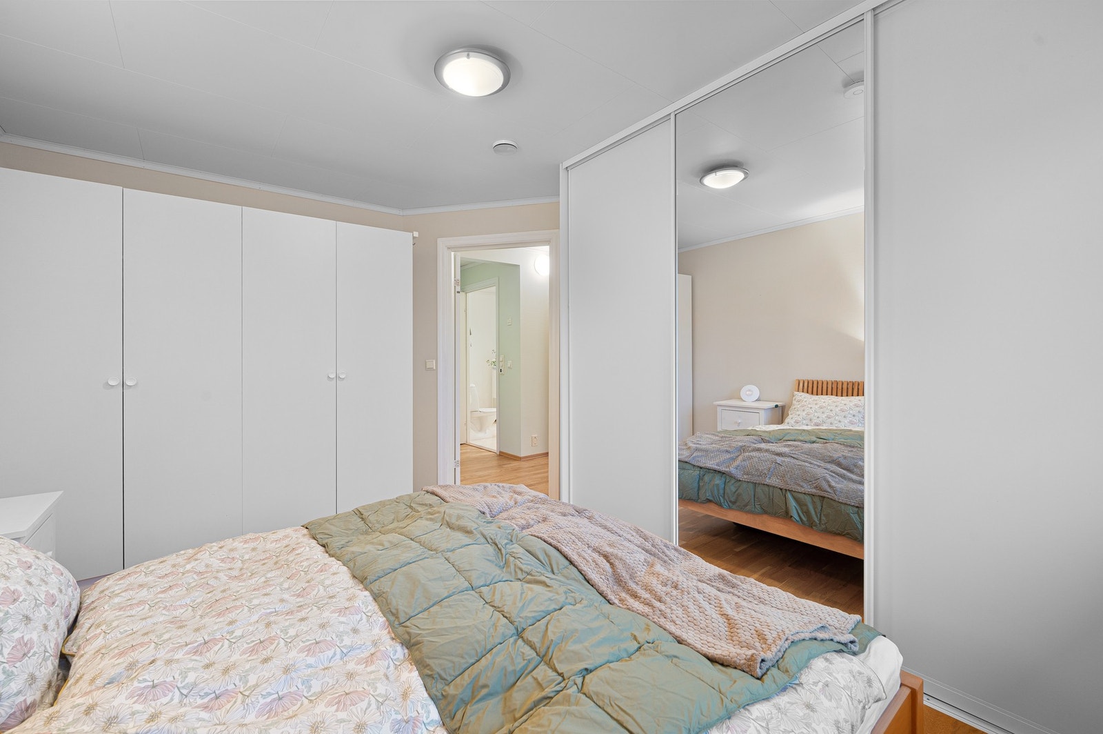 Her er det god plass til gode garderobeløsninger. Galleribilde