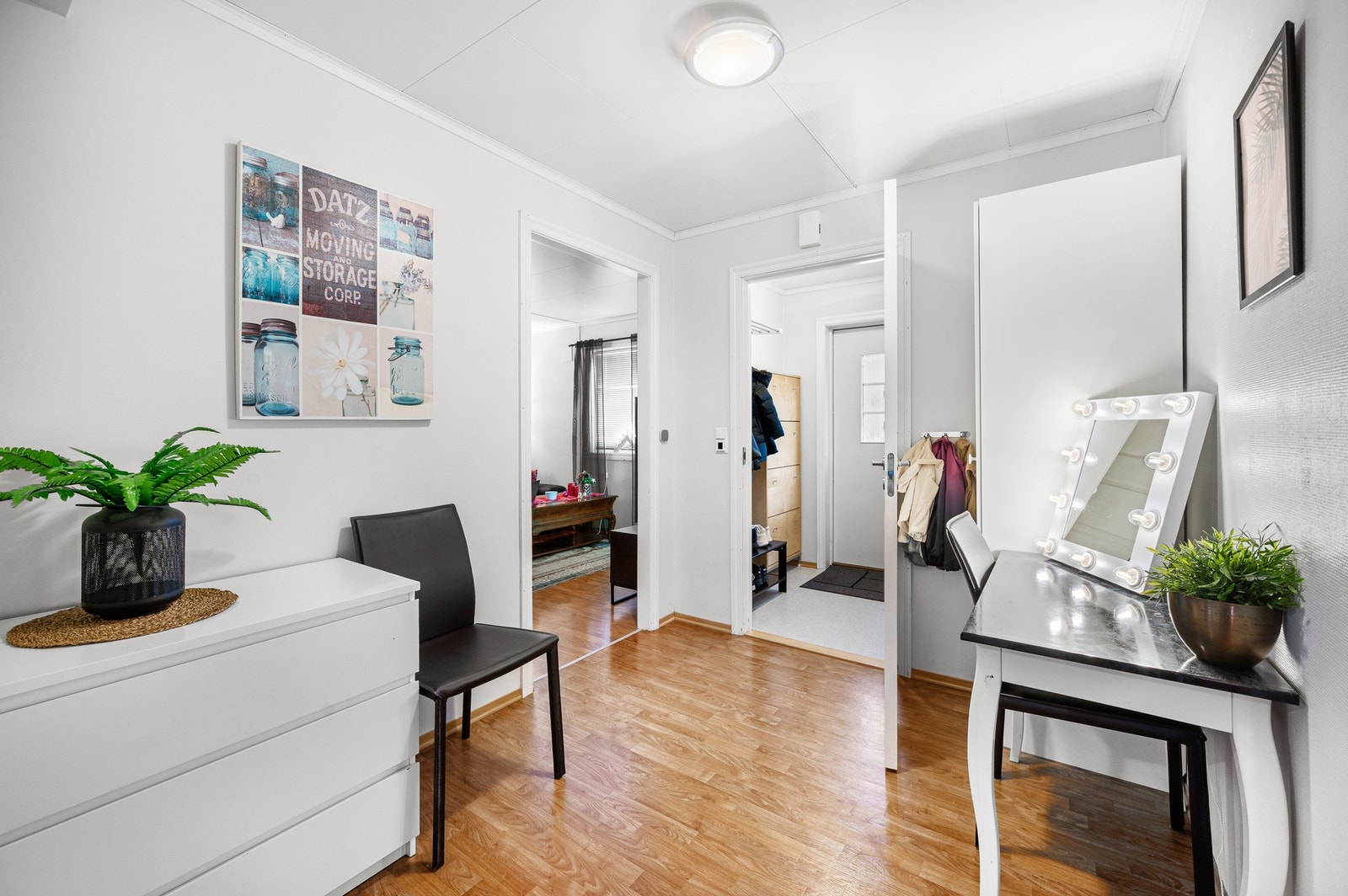 Utleiedelen har utrolig god planløsning. I tillegg til en innvendig bod/teknisk rom er det også en utvendig bod. Galleribilde