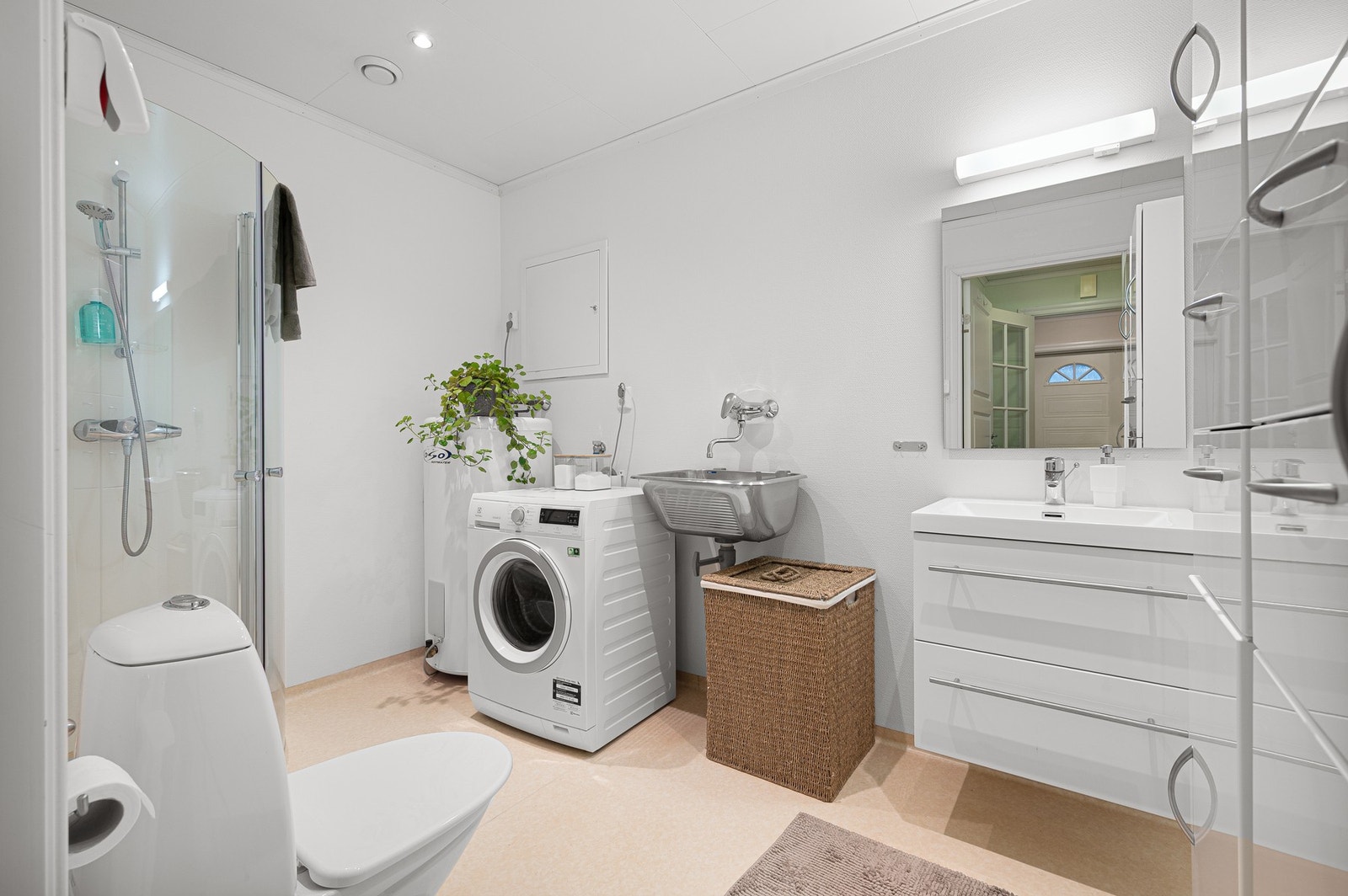 Bad/vaskerom nede i 1.etasje. Galleribilde