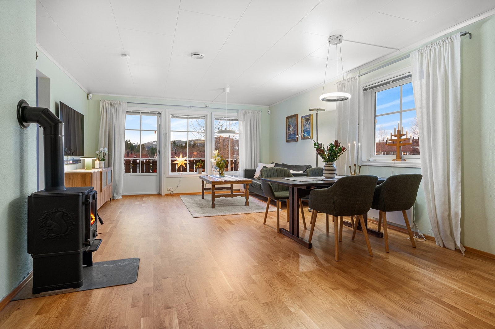 Boligen er på hele 201 kvm og går over 3 plan. Galleribilde