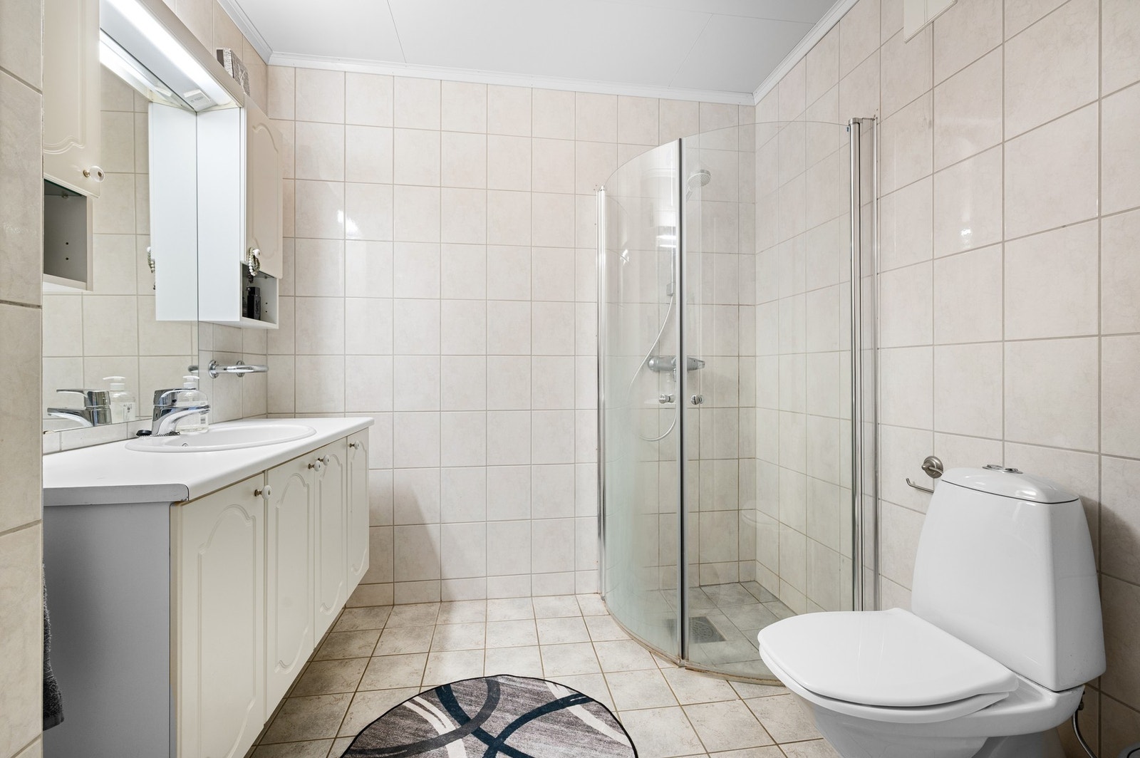 Badet er på 5,8 kvm. Galleribilde