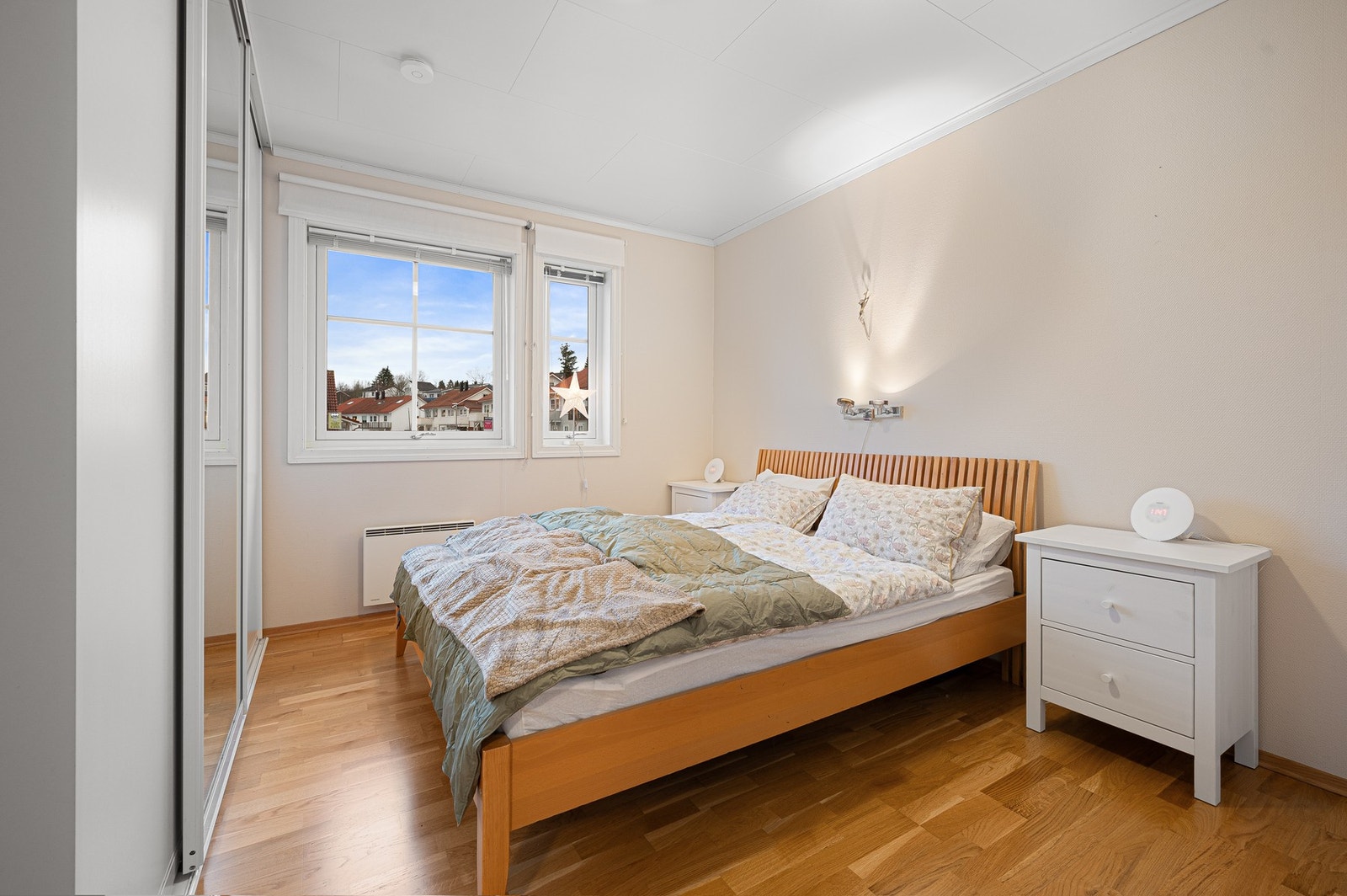 I 1.etasje er det et stort soverom på 11,7 kvm. Galleribilde