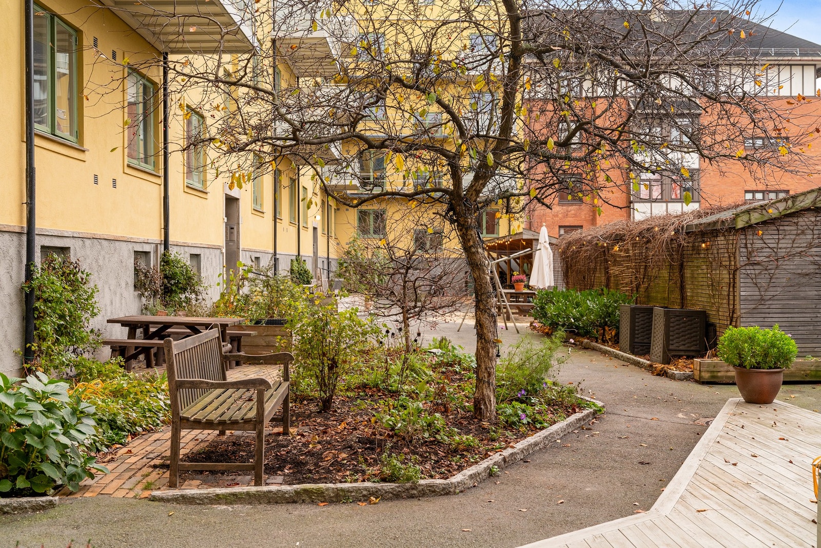 Borettslaget har egen hjemmeside for mer info. https://www.kampenterrasse.no/ Galleribilde