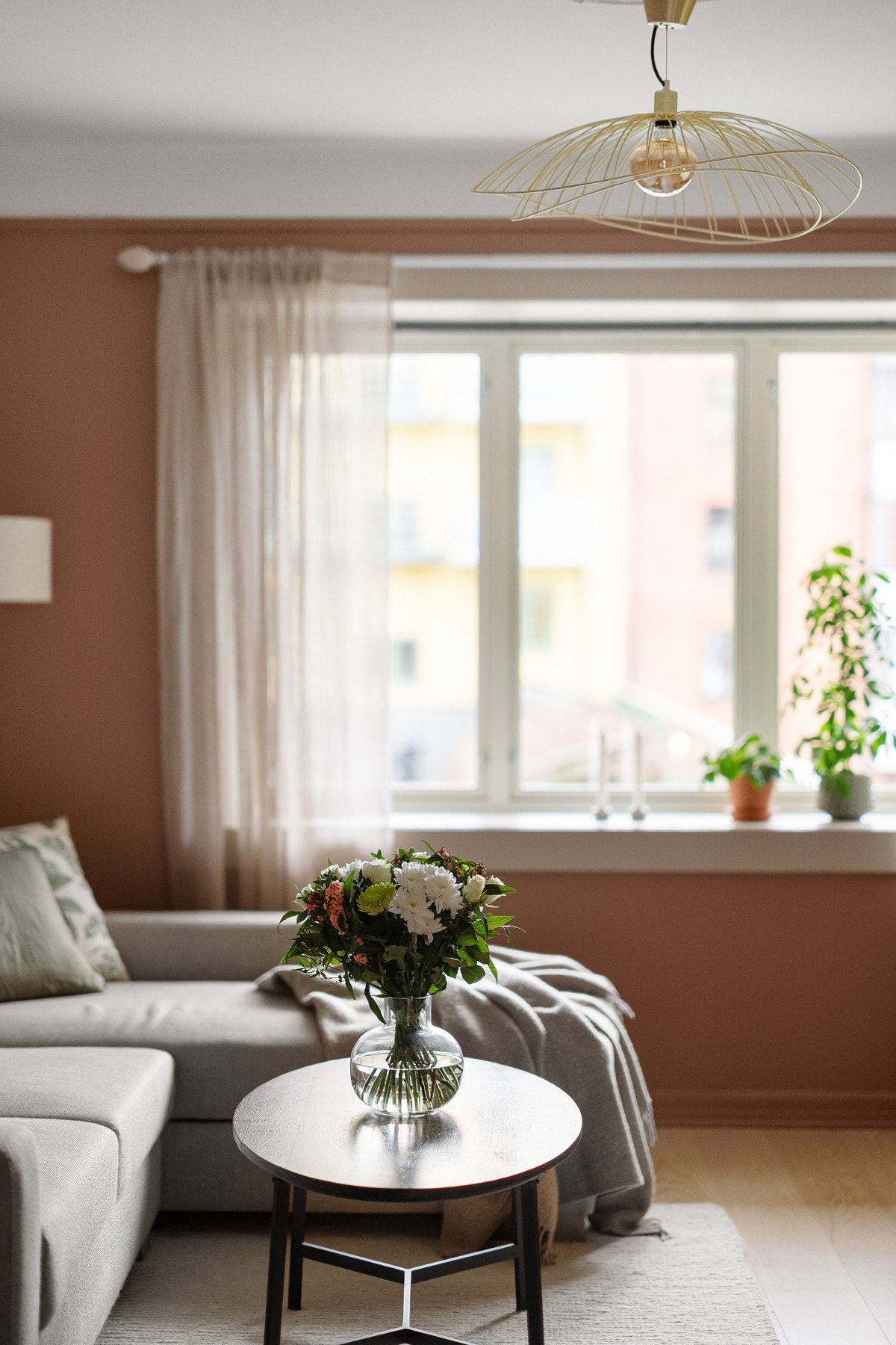 Store vindusflater med brede karmer fra 2024 Galleribilde