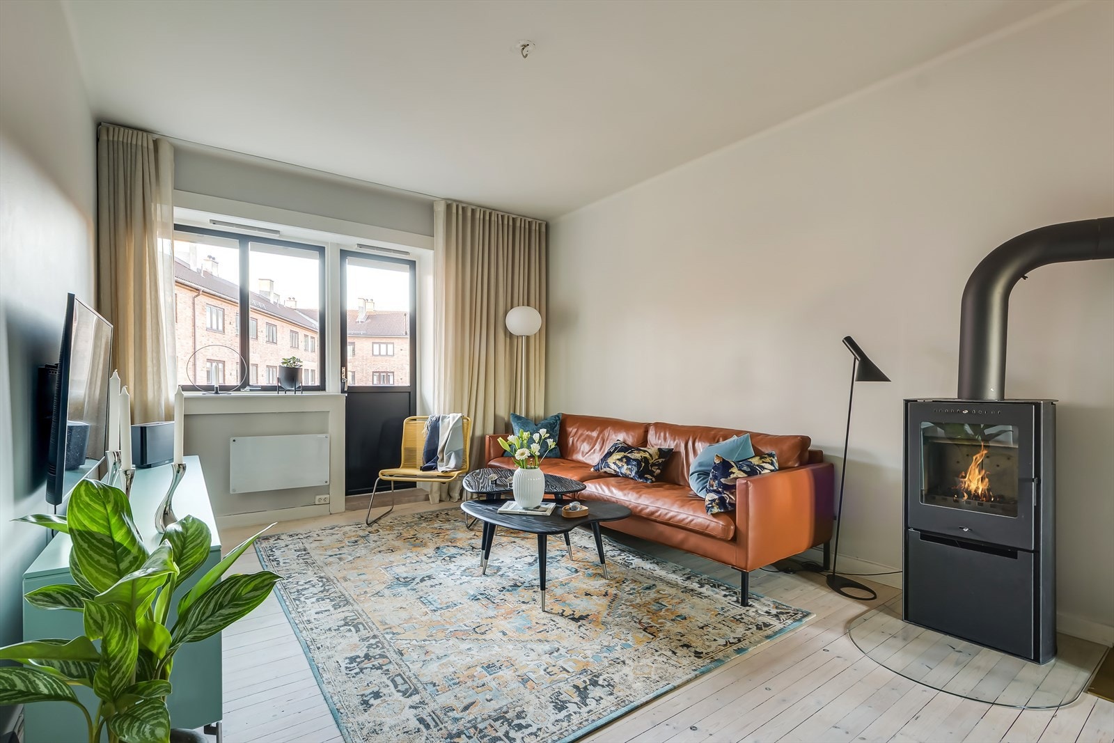 Stuens utforming gir mulighet til å innrede i ulike soner. Galleribilde